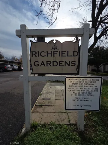 SIGN AT ENTRY TO RICHFIELD GARDENS