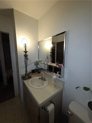 UPSTAIRS BATHROOM