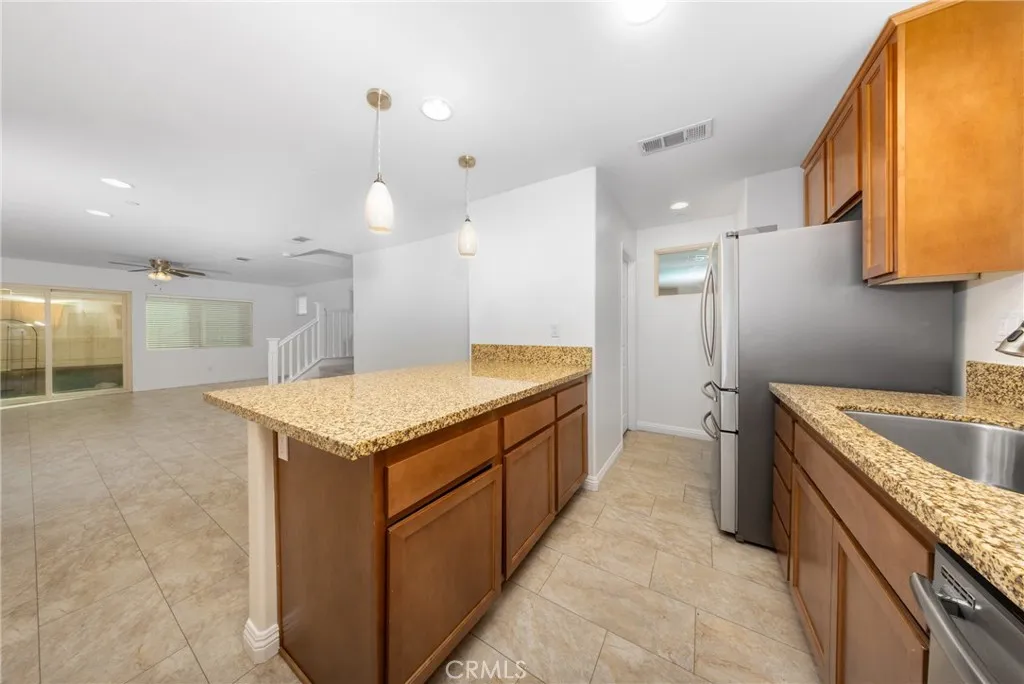 1448 Allium Court E, Beaumont, California 92223 home-pic-6
