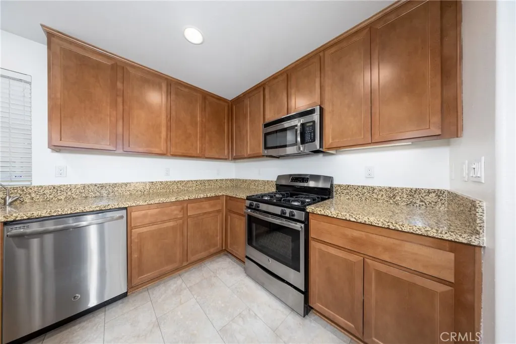 1448 Allium Court E, Beaumont, California 92223 home-pic-4