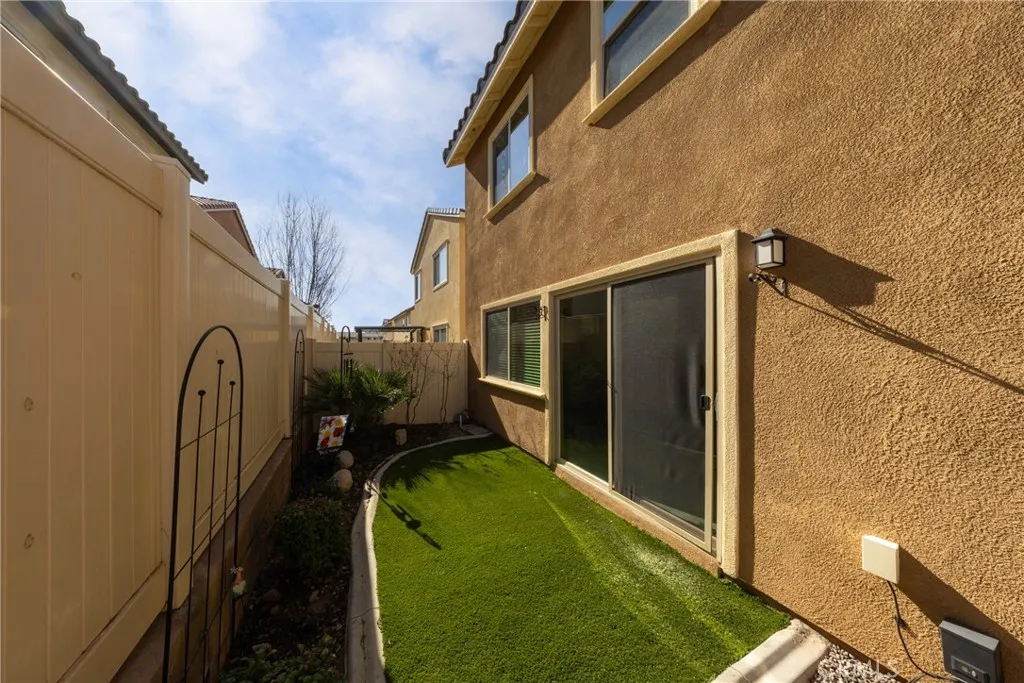 1448 Allium Court E, Beaumont, California 92223 home-pic-28
