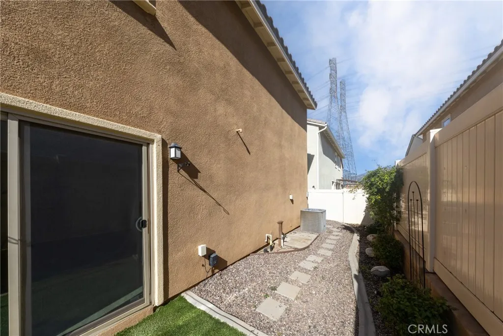 1448 Allium Court E, Beaumont, California 92223 home-pic-27