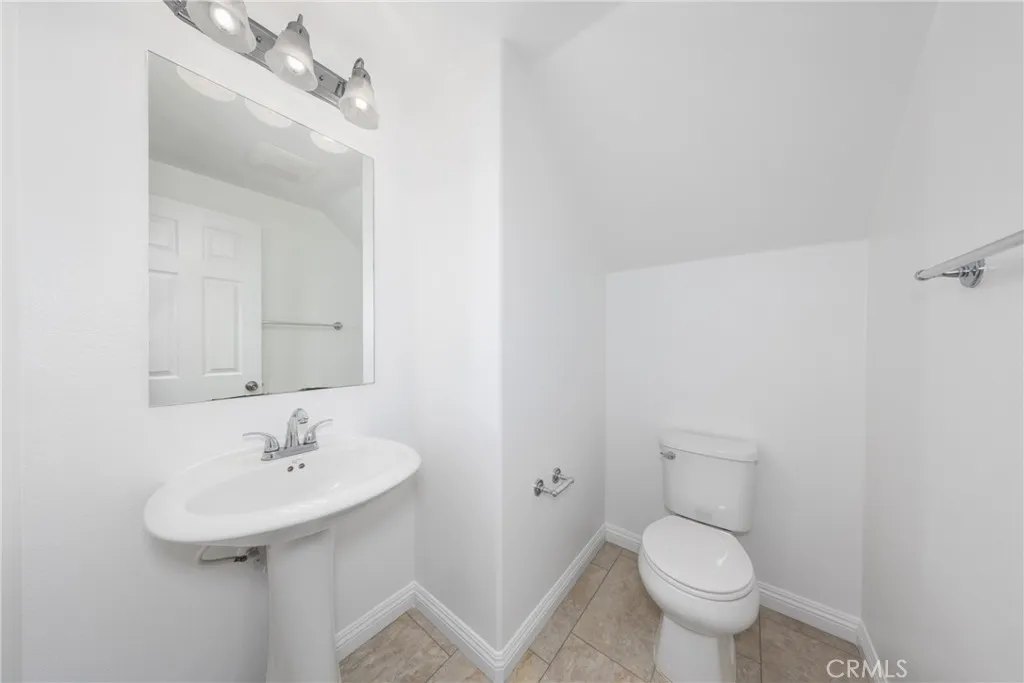 1448 Allium Court E, Beaumont, California 92223 home-pic-7
