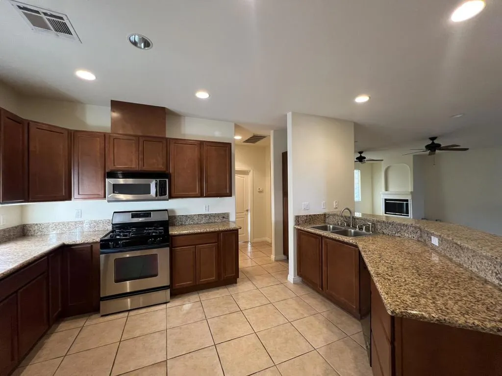 8313 Meadows Way, Desert Hot Springs, California 92240 home-pic-18