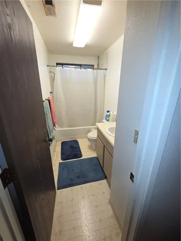UPSTAIRS BATHROOM
