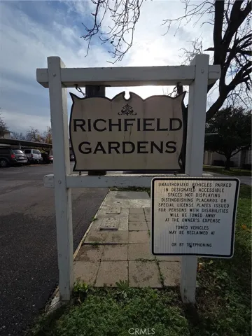 SIGN AT ENTRY TO RICHFIELD GARDENS
