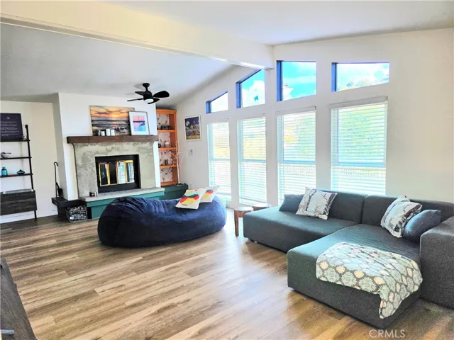 LARGE SPACE TO ENTERTAIN