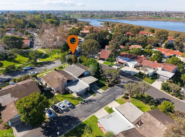 This photo has been digitally altered with an orange marker.