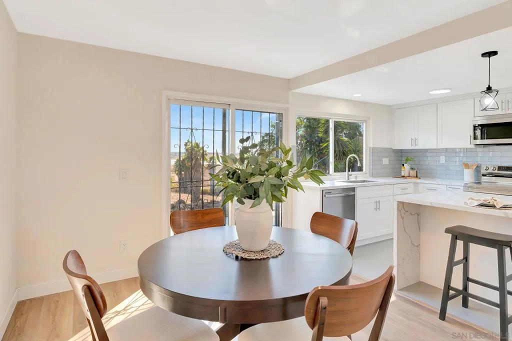 9421 Avenida Acero, Spring Valley, California 91977 home-pic-16