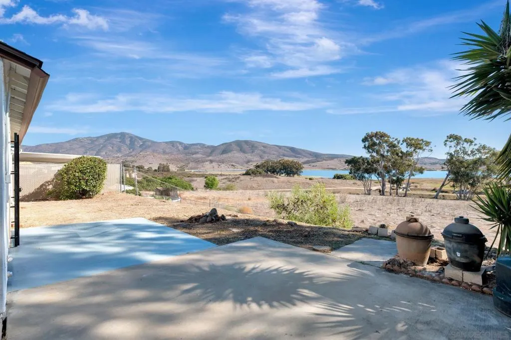 9421 Avenida Acero, Spring Valley, California 91977 home-pic-31