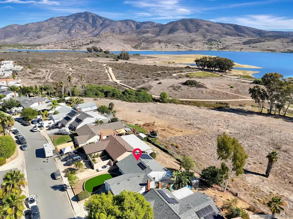 9421 Avenida Acero, Spring Valley, California 91977 home-pic-39