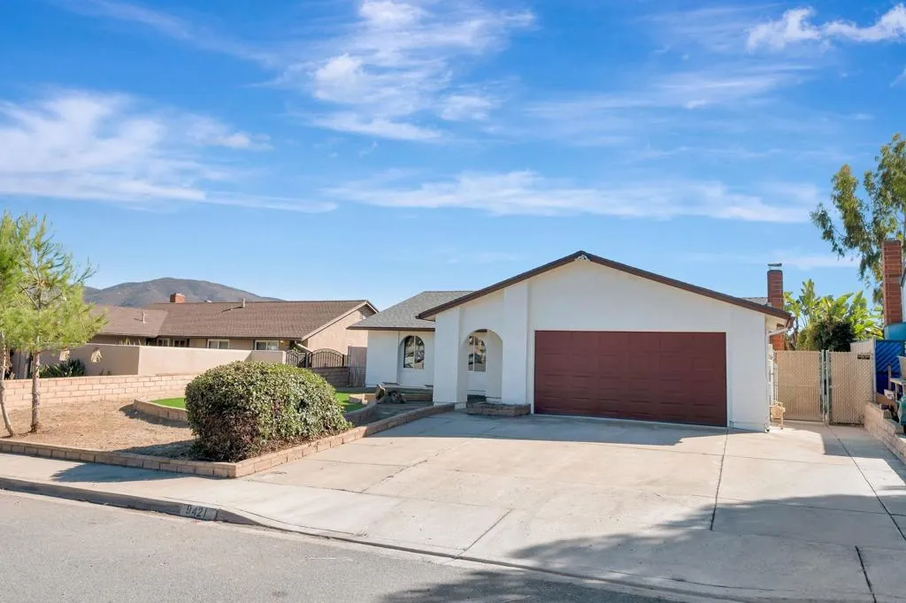 9421 Avenida Acero, Spring Valley, California 91977 home-pic-3