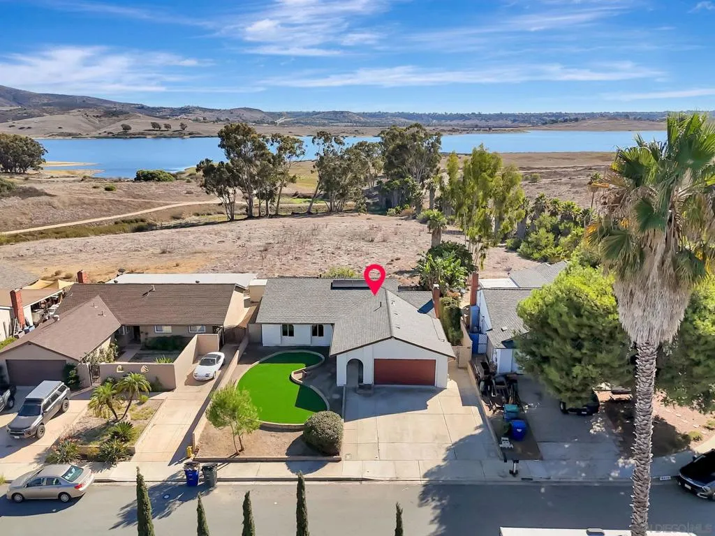 9421 Avenida Acero, Spring Valley, California 91977 home-pic-41