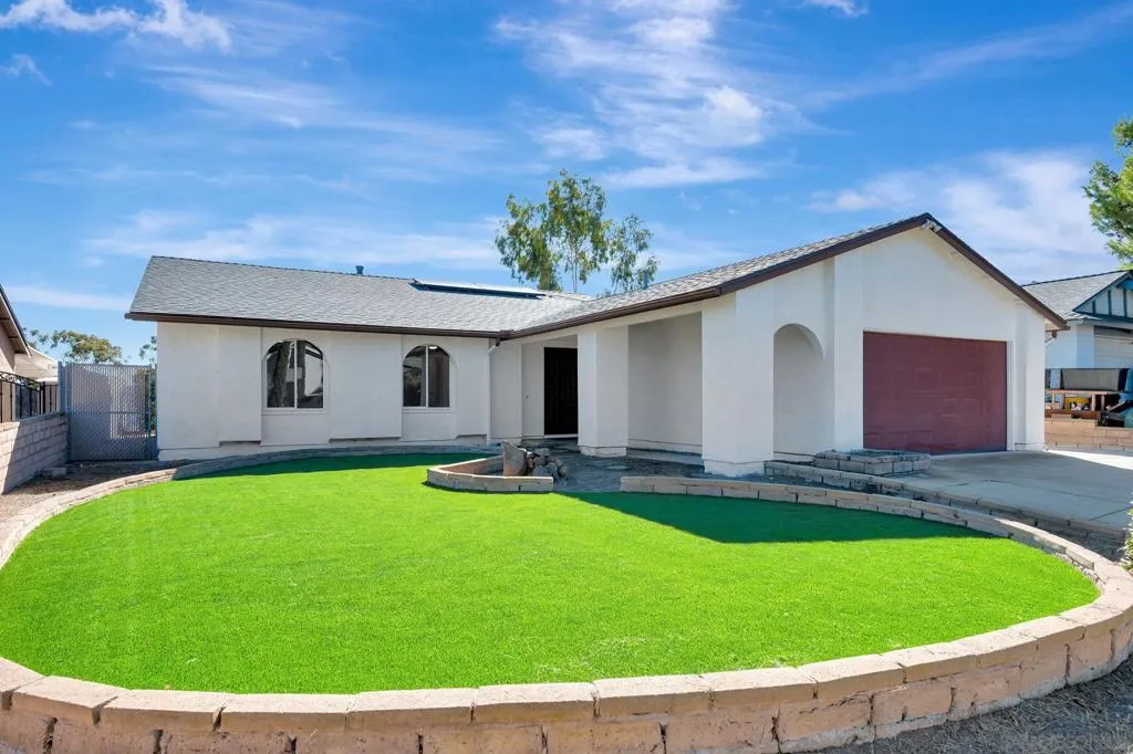 9421 Avenida Acero, Spring Valley, California 91977 home-pic-1
