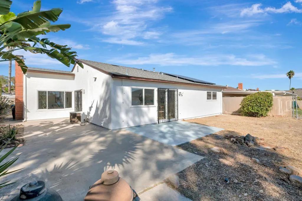 9421 Avenida Acero, Spring Valley, California 91977 home-pic-32