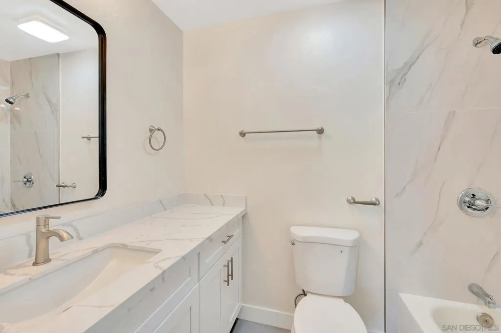 9421 Avenida Acero, Spring Valley, California 91977 home-pic-28
