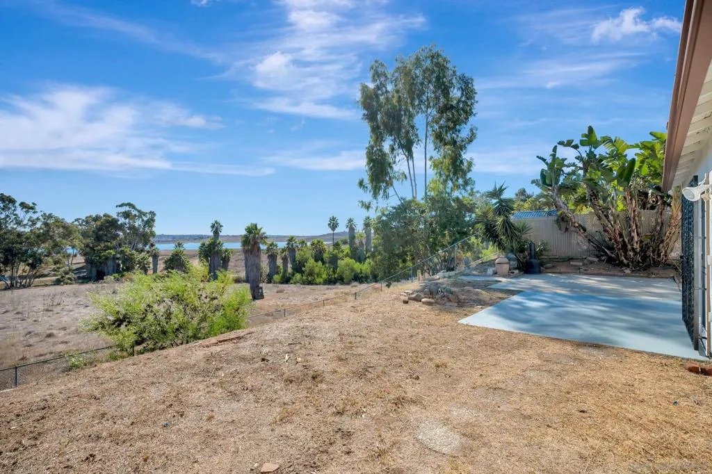 9421 Avenida Acero, Spring Valley, California 91977 home-pic-34