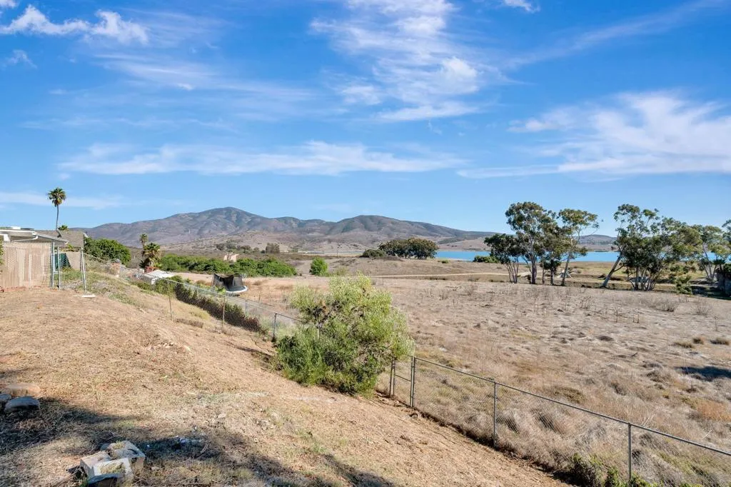 9421 Avenida Acero, Spring Valley, California 91977 home-pic-35