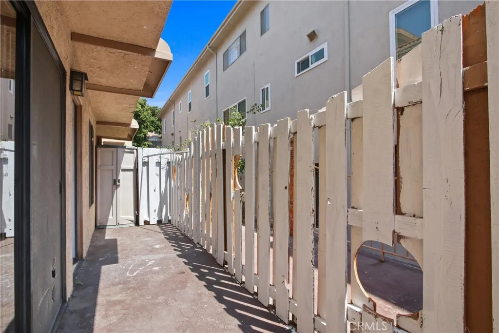 10687 Wilkins Avenue 1, Los Angeles, California 90024 home-pic-17