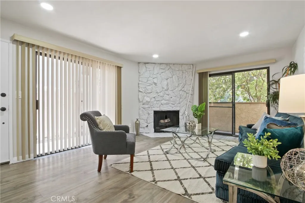 10687 Wilkins Avenue 1, Los Angeles, California 90024 home-pic-8