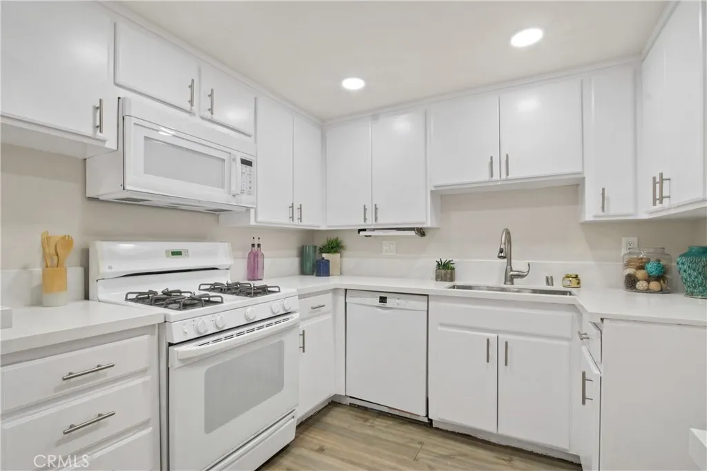 10687 Wilkins Avenue 1, Los Angeles, California 90024 home-pic-6