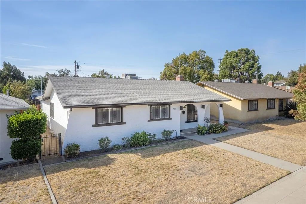 981 N Thorne Avenue, Fresno, California 93728 home-pic-1