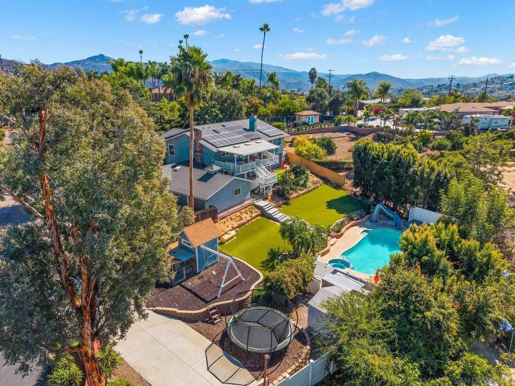 3045 Mary Ln, Escondido, California 92025 home-pic-2