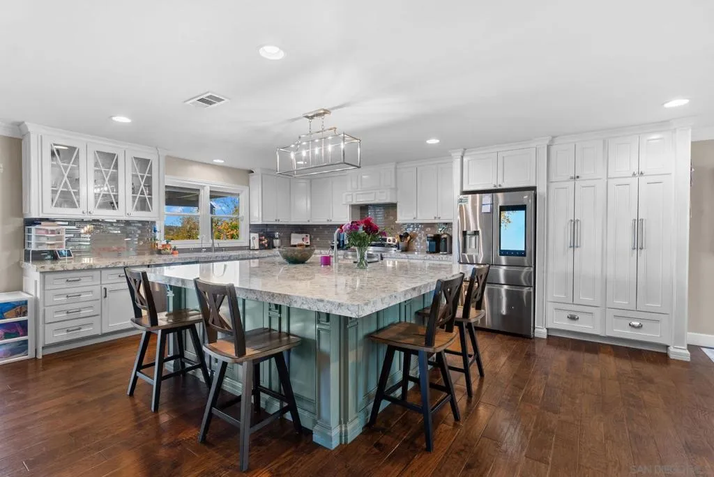 3045 Mary Ln, Escondido, California 92025 home-pic-12