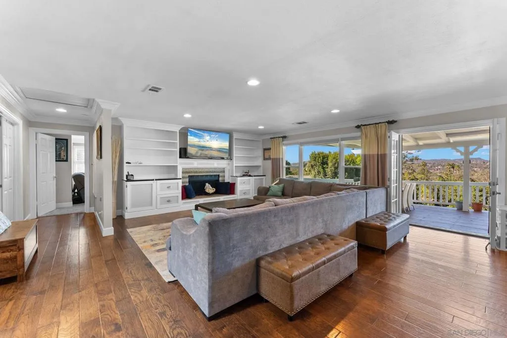 3045 Mary Ln, Escondido, California 92025 home-pic-16
