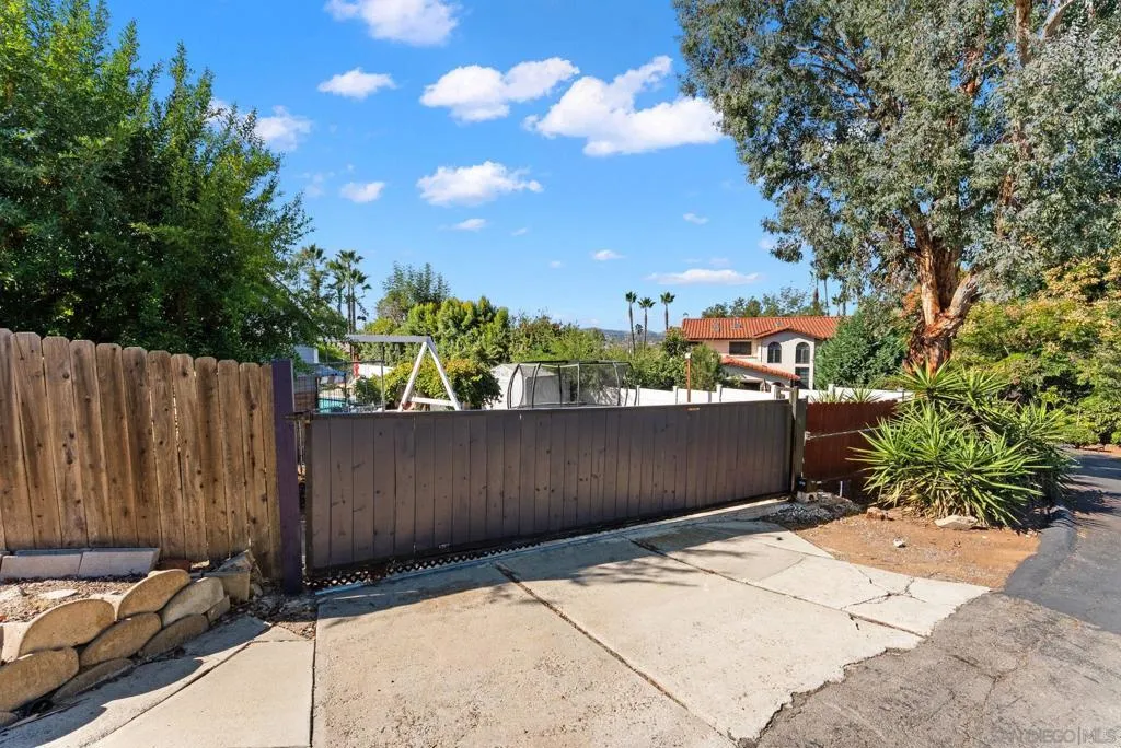 3045 Mary Ln, Escondido, California 92025 home-pic-74
