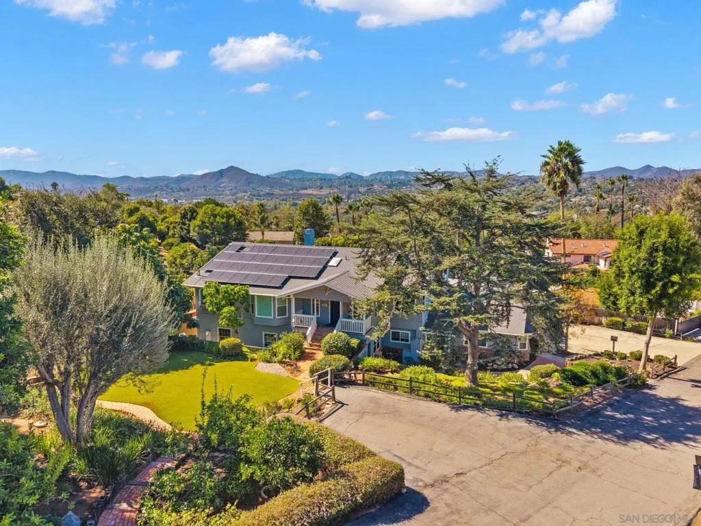 3045 Mary Ln, Escondido, California 92025 home-pic-1