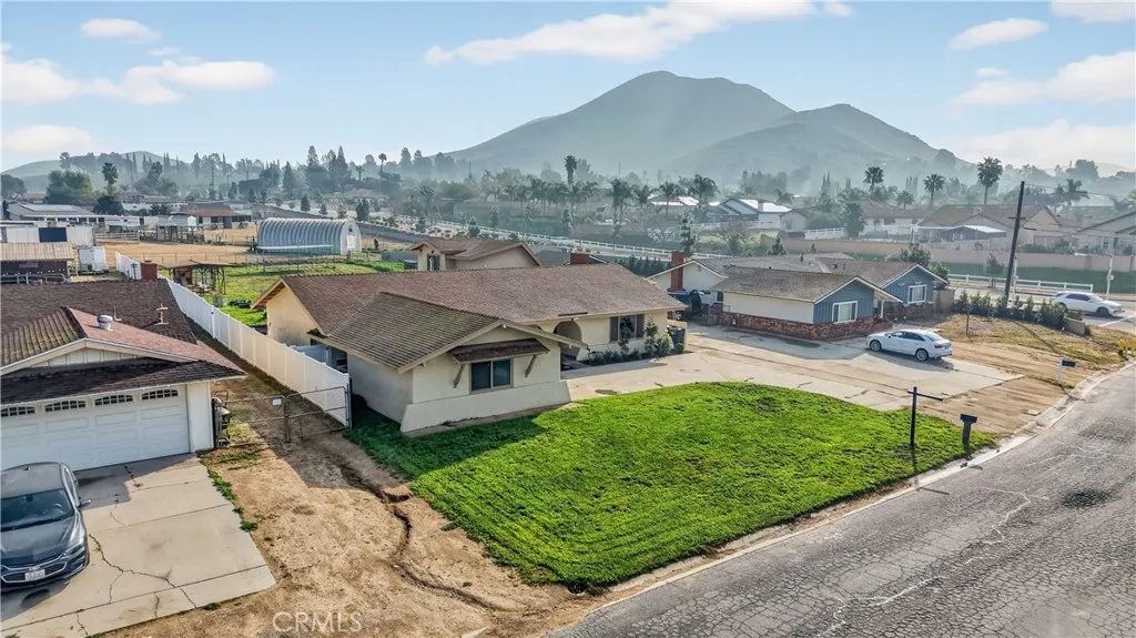 4949 California Avenue, Norco, California 92860 home-pic-2