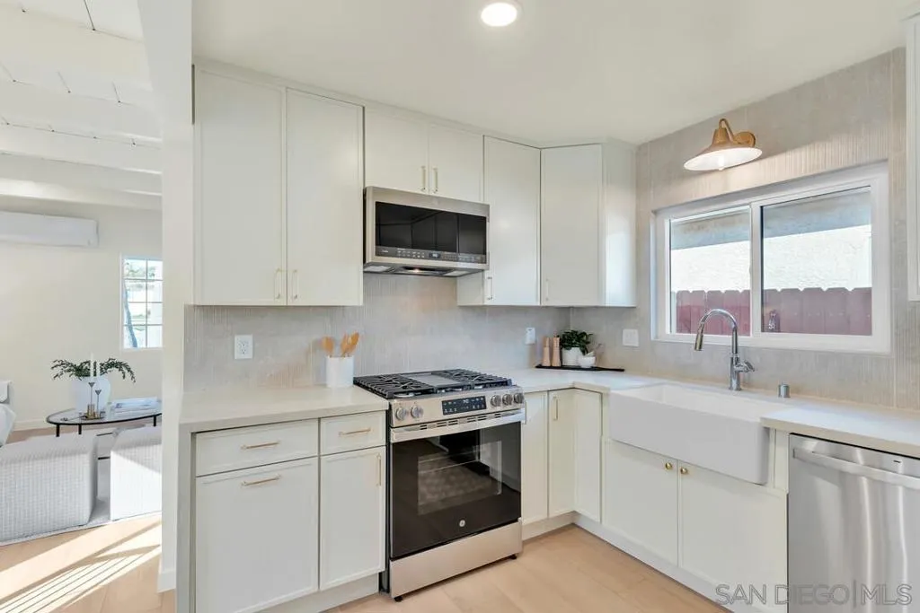 2275 Emerald St, San Diego, California 92109 home-pic-15