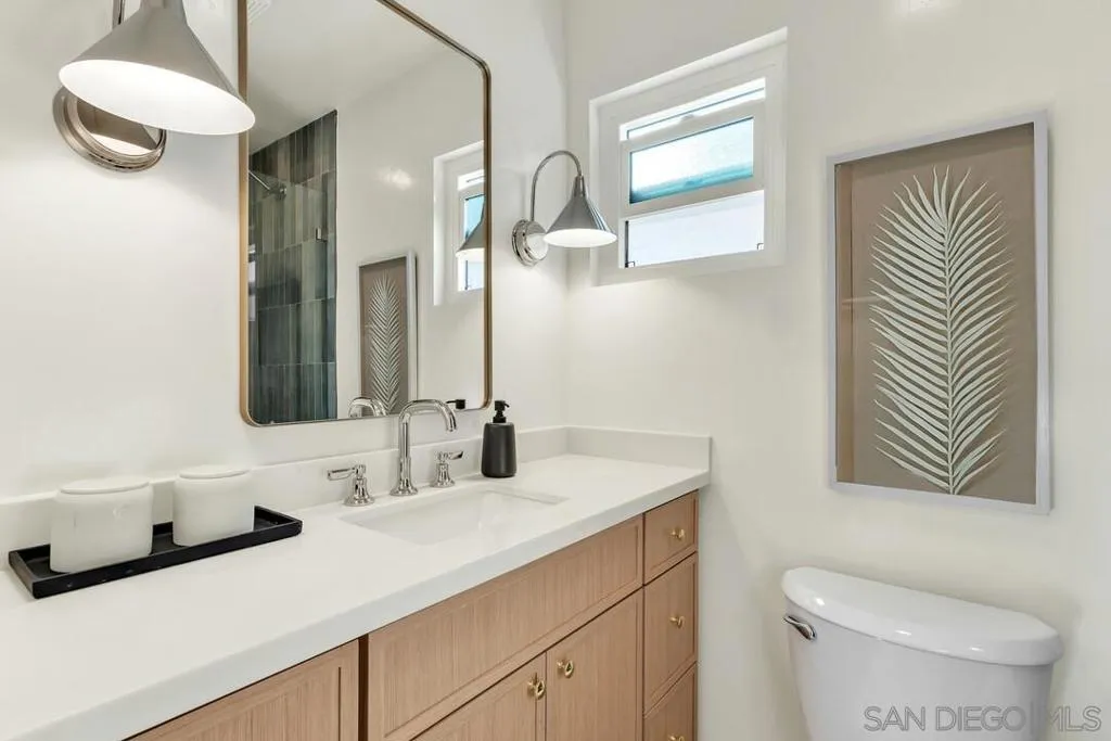 2275 Emerald St, San Diego, California 92109 home-pic-26