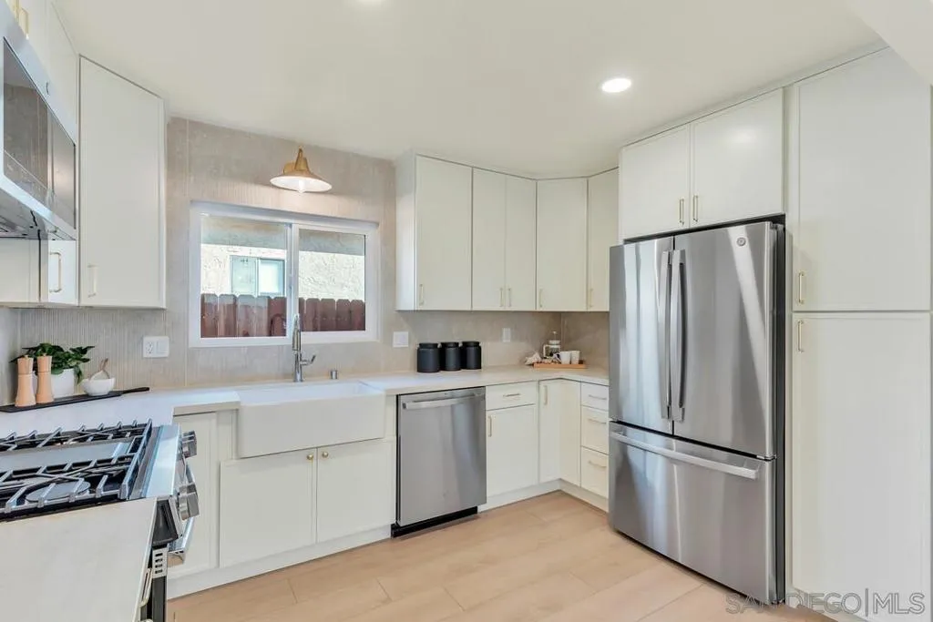 2275 Emerald St, San Diego, California 92109 home-pic-12
