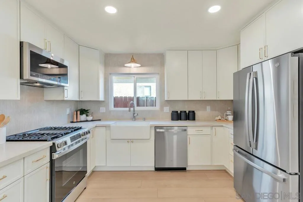 2275 Emerald St, San Diego, California 92109 home-pic-14