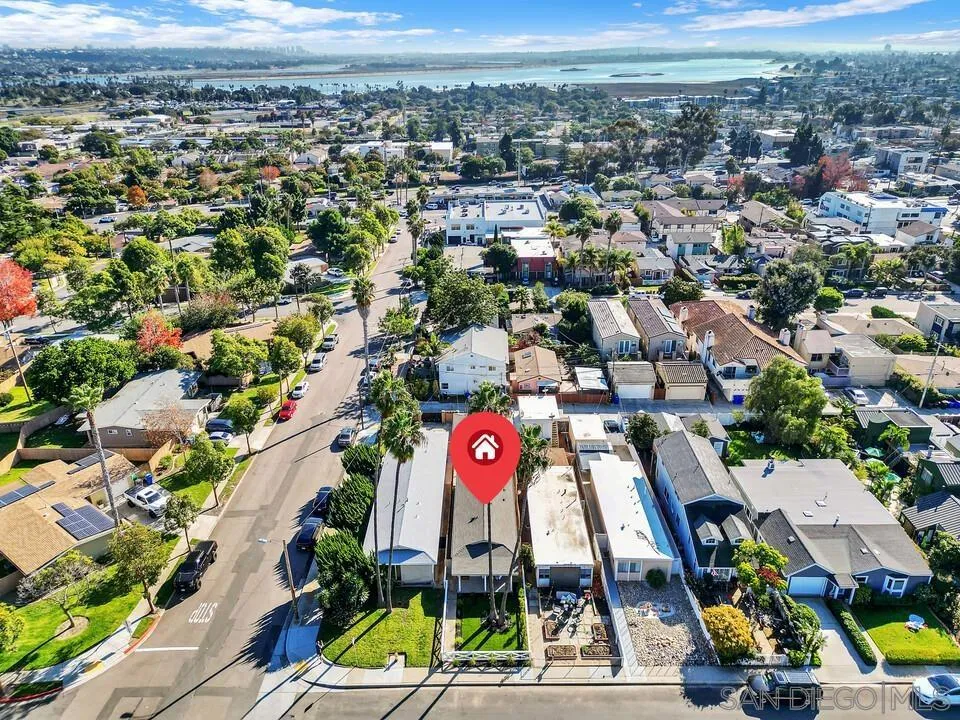 2275 Emerald St, San Diego, California 92109 home-pic-36