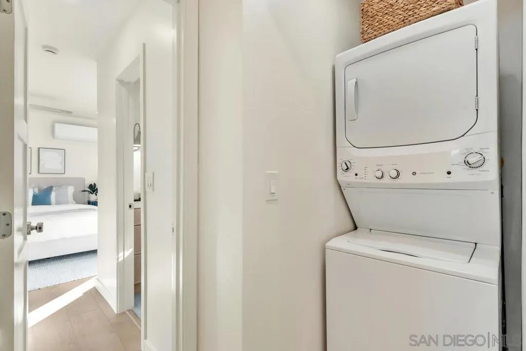 2275 Emerald St, San Diego, California 92109 home-pic-22