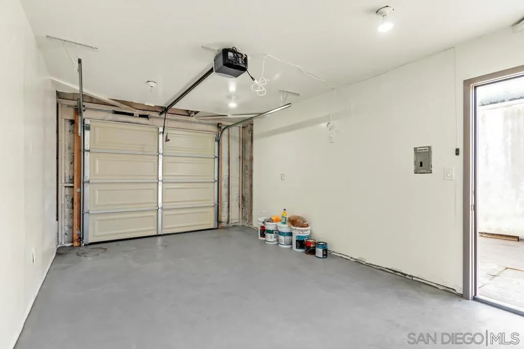 2275 Emerald St, San Diego, California 92109 home-pic-34