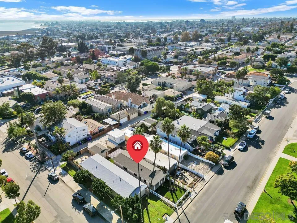 2275 Emerald St, San Diego, California 92109 home-pic-37