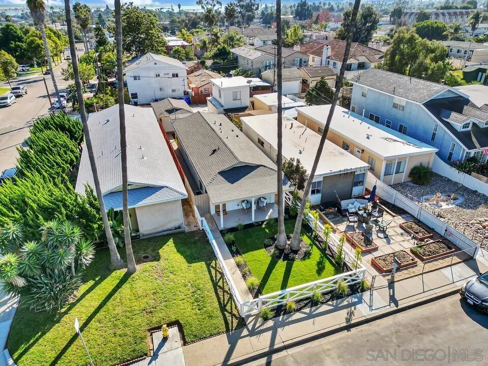 2275 Emerald St, San Diego, California 92109 home-pic-35