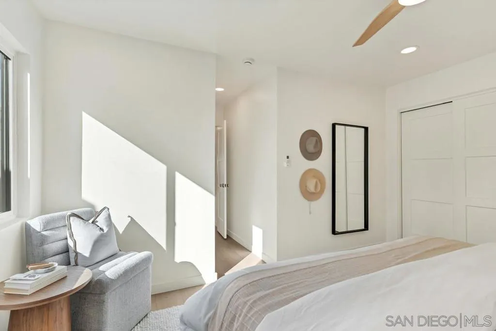 2275 Emerald St, San Diego, California 92109 home-pic-25