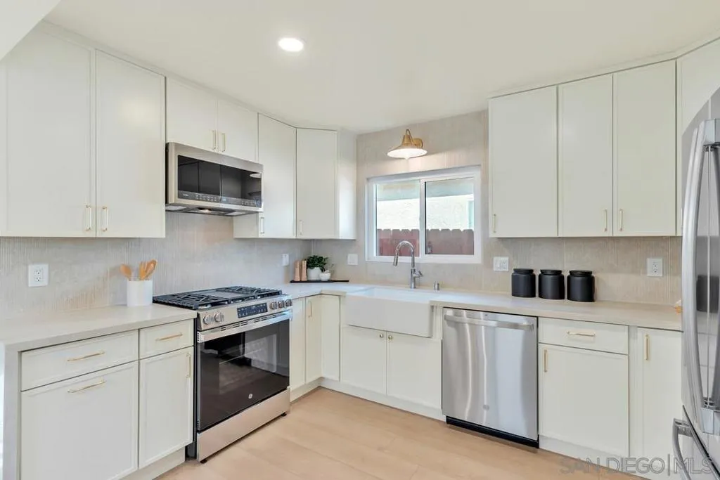 2275 Emerald St, San Diego, California 92109 home-pic-13