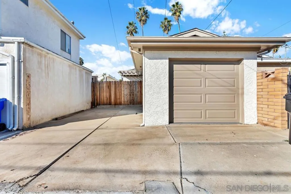 2275 Emerald St, San Diego, California 92109 home-pic-32