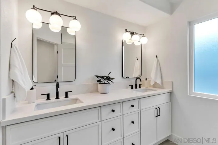 12169 Via San Loreno, San Diego, California 92128