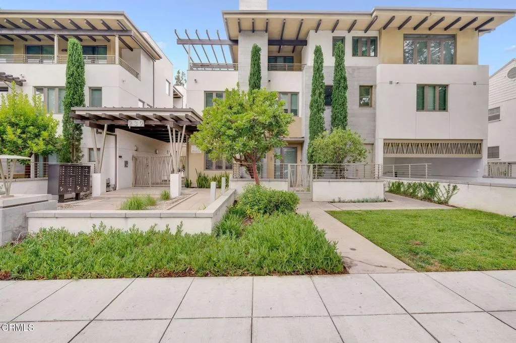 239 S Marengo Avenue 106, Pasadena, California 91101 home-pic-1