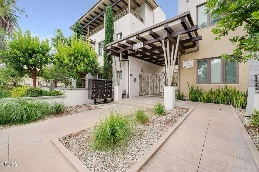 239 S Marengo Avenue 106, Pasadena, California 91101 home-pic-2