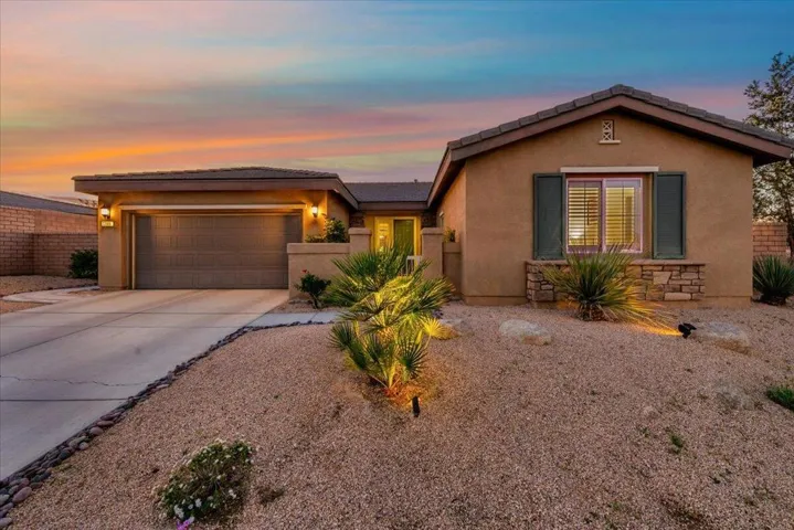 73986 Mondrian Pl Front Best