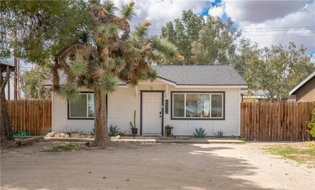 6972 Tamarisk Avenue, Yucca Valley, California 92284 home-pic-1