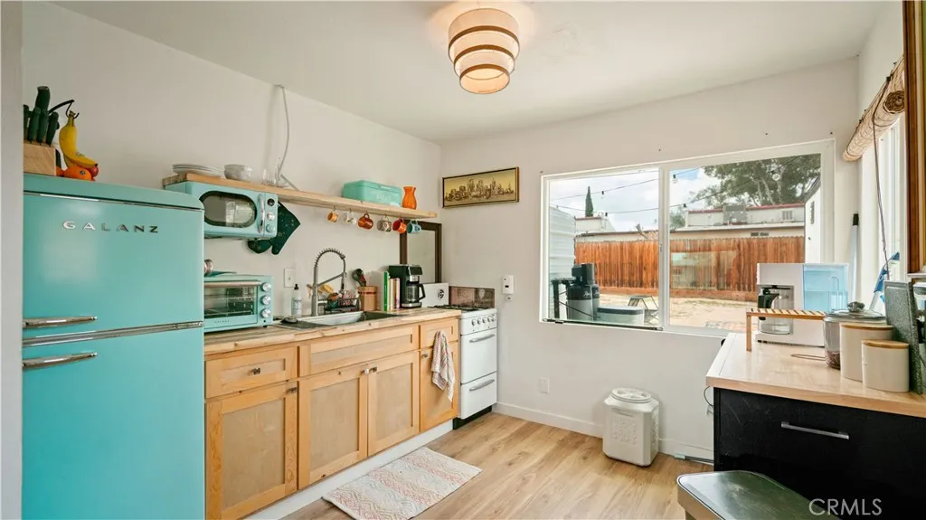 6972 Tamarisk Avenue, Yucca Valley, California 92284 home-pic-6